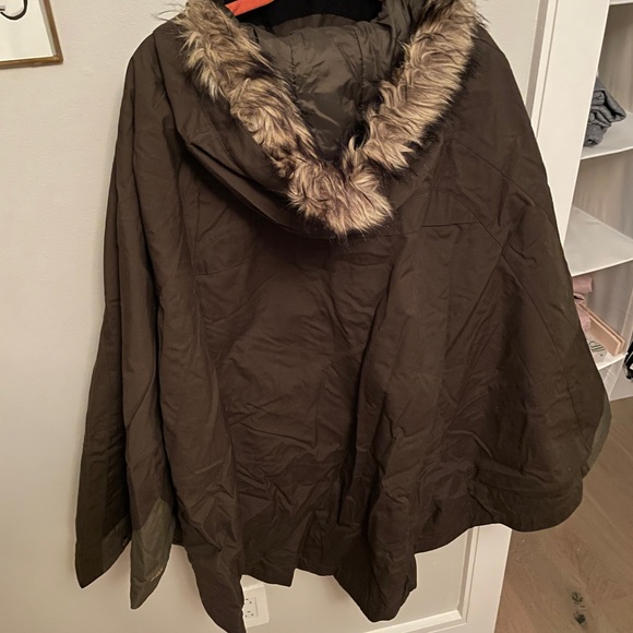 Fjallraven Luhkka Hooded Winter Cape - Picture 9 of 10